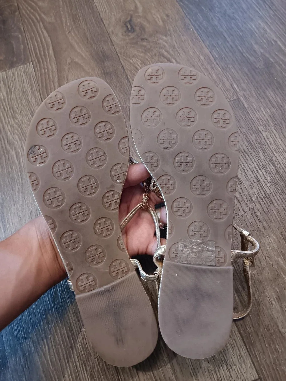 Tory Burch Rose Gold Leather T-Strap Sandals Sz 8m